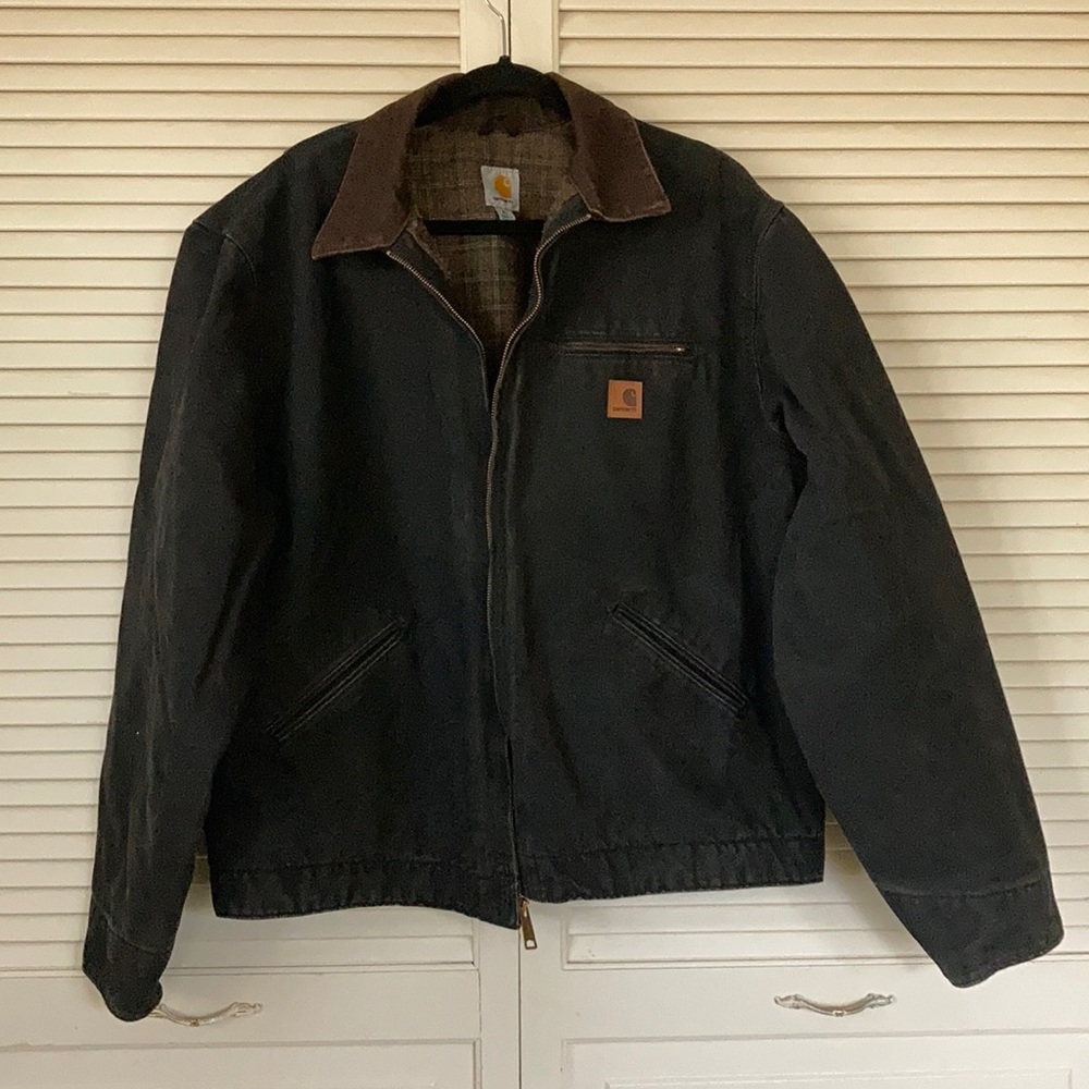 Classic carhartt black jacket with plaid interior